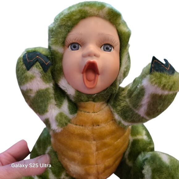 Geppeddo Cuddle Kids Porcelain Tracy T Rex Baby Doll Dinosaur Plush Toy 2001 - Picture 2 of 4